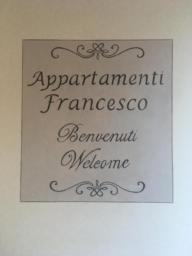 Appartamenti Francesco ペスキエーラ・デル・ガルダ エクステリア 写真